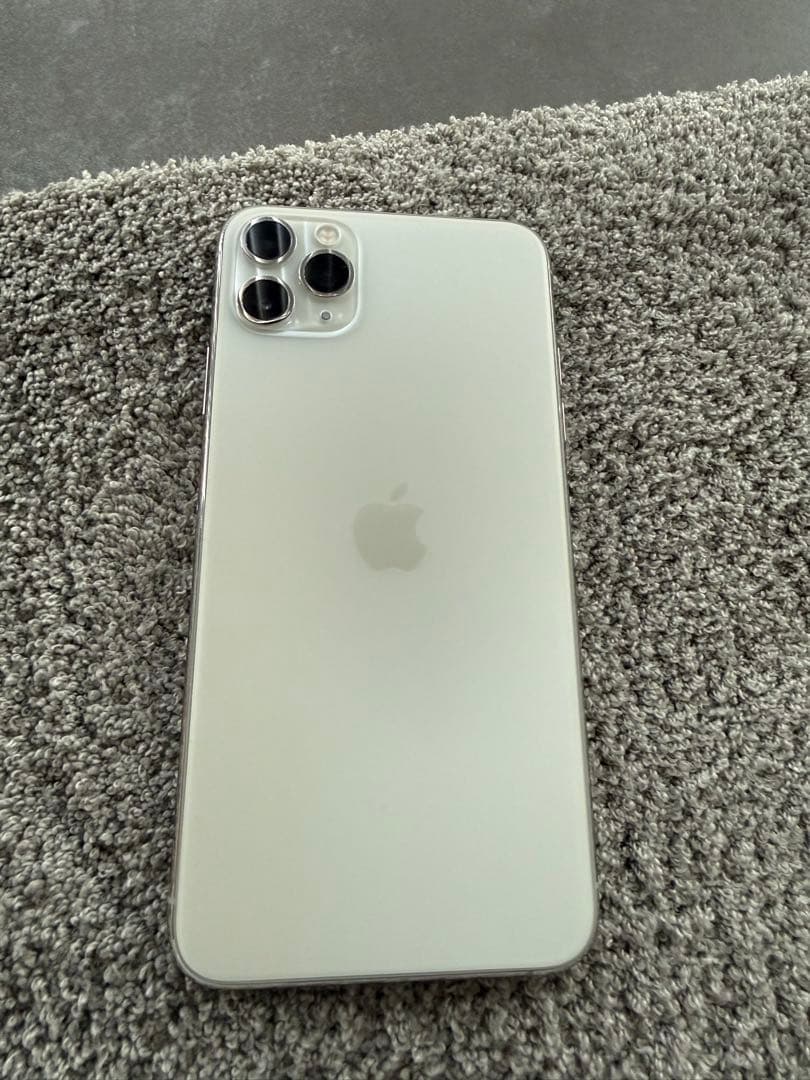 Apple iPhone 11 ProMax ホワイト　本体