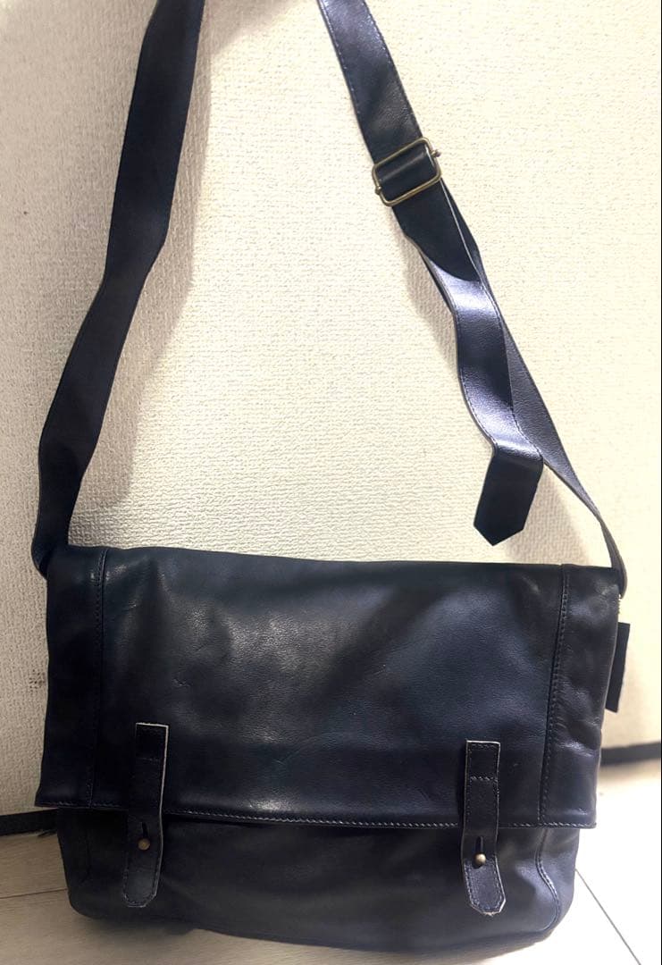 美品　未使用✩︎レザー　ブラックレザーショルダーバッグ