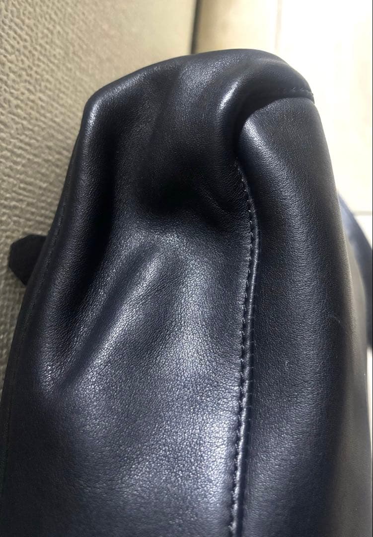 美品　未使用✩︎レザー　ブラックレザーショルダーバッグ