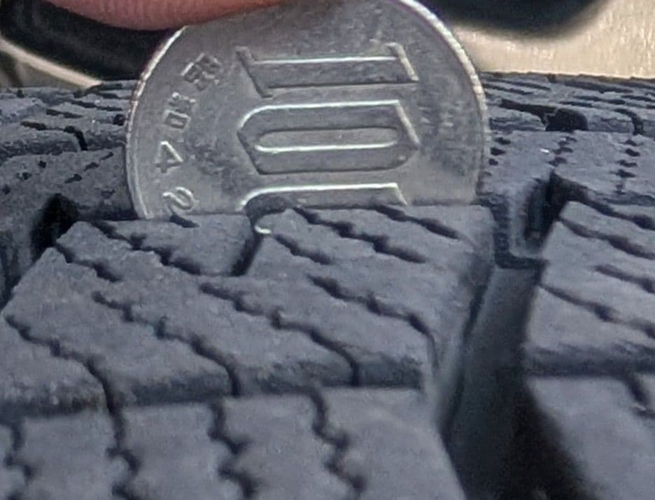 彩鯉！/60/16スタッドレスタイヤ1本②ナット付き