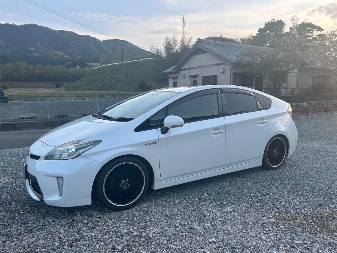 セール開催！ロクサーニ　パヴォーネ　30プリウス　後期　18インチ