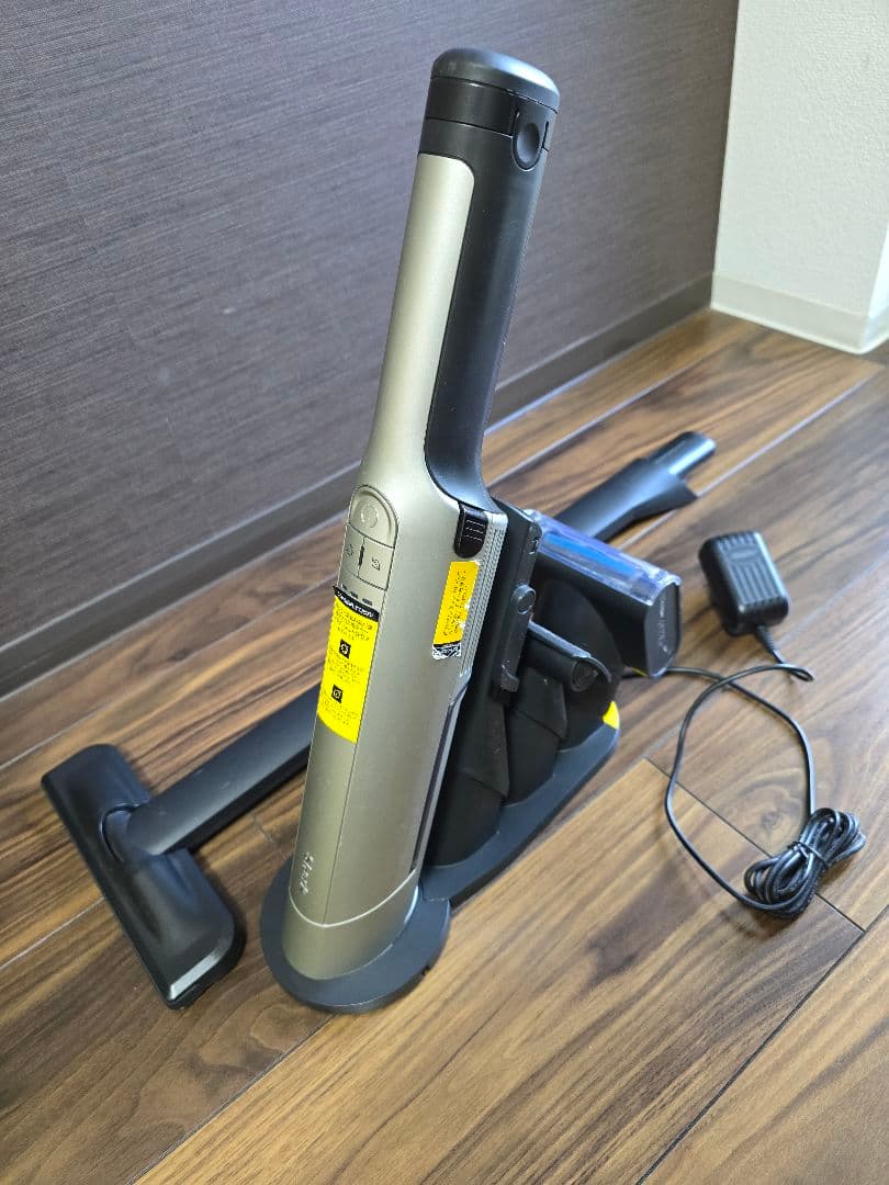 SHARK充電式ハンディクリーナー