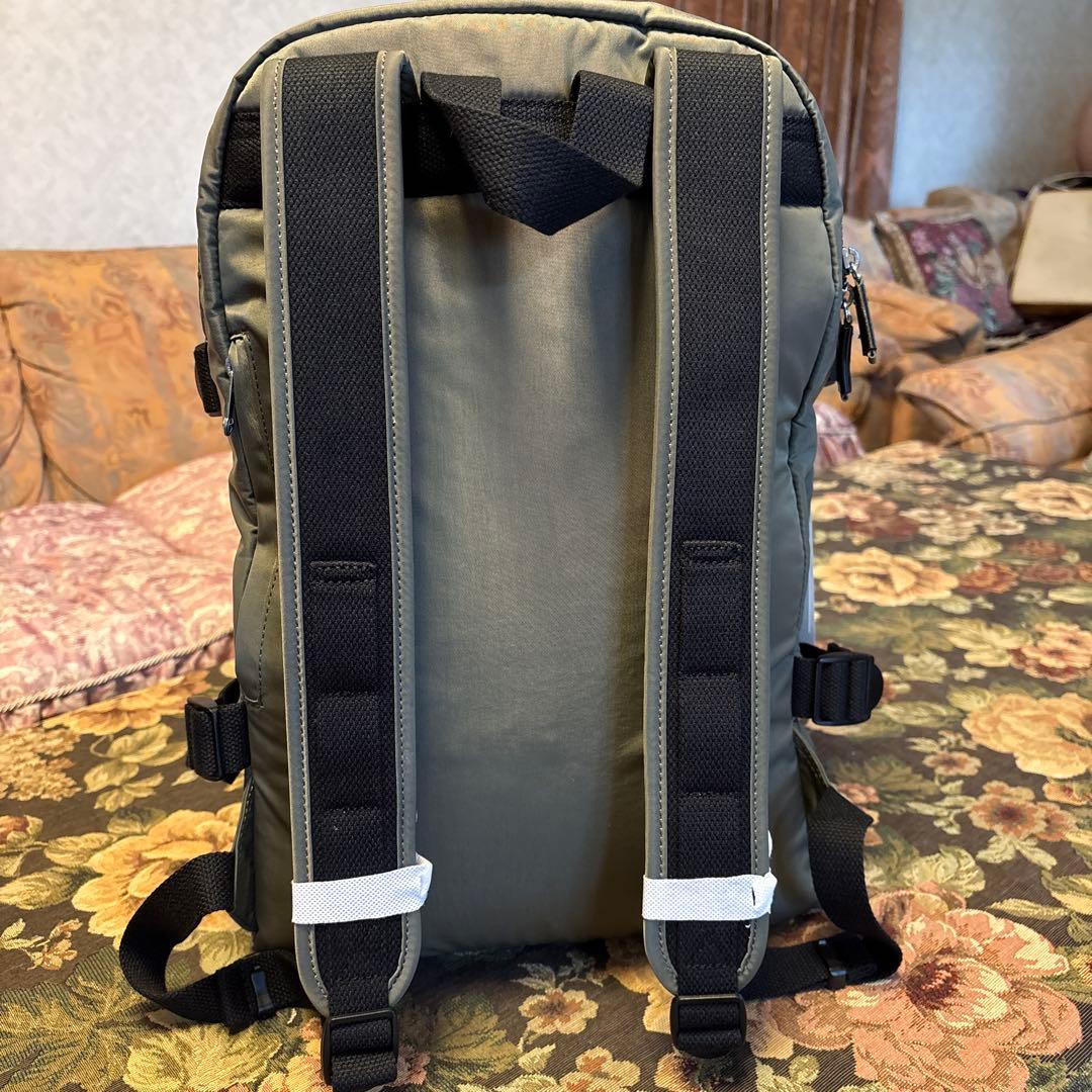 オリーブグリーン バックパック