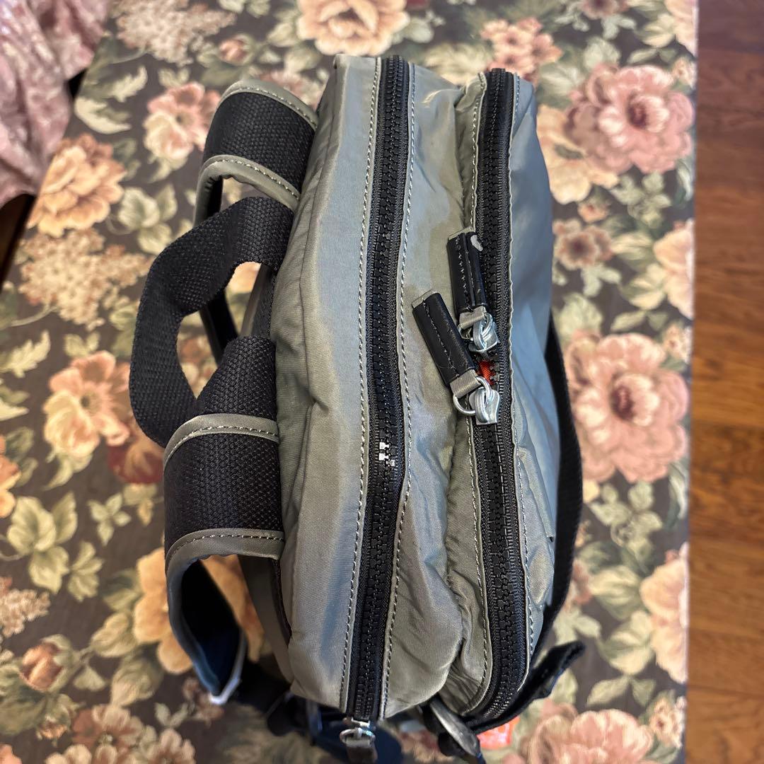 オリーブグリーン バックパック