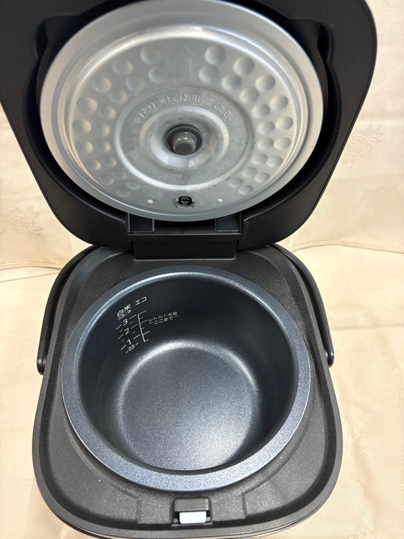 タイガー IH炊飯ジャー　３合炊き　2022年モデル　JPH-A550