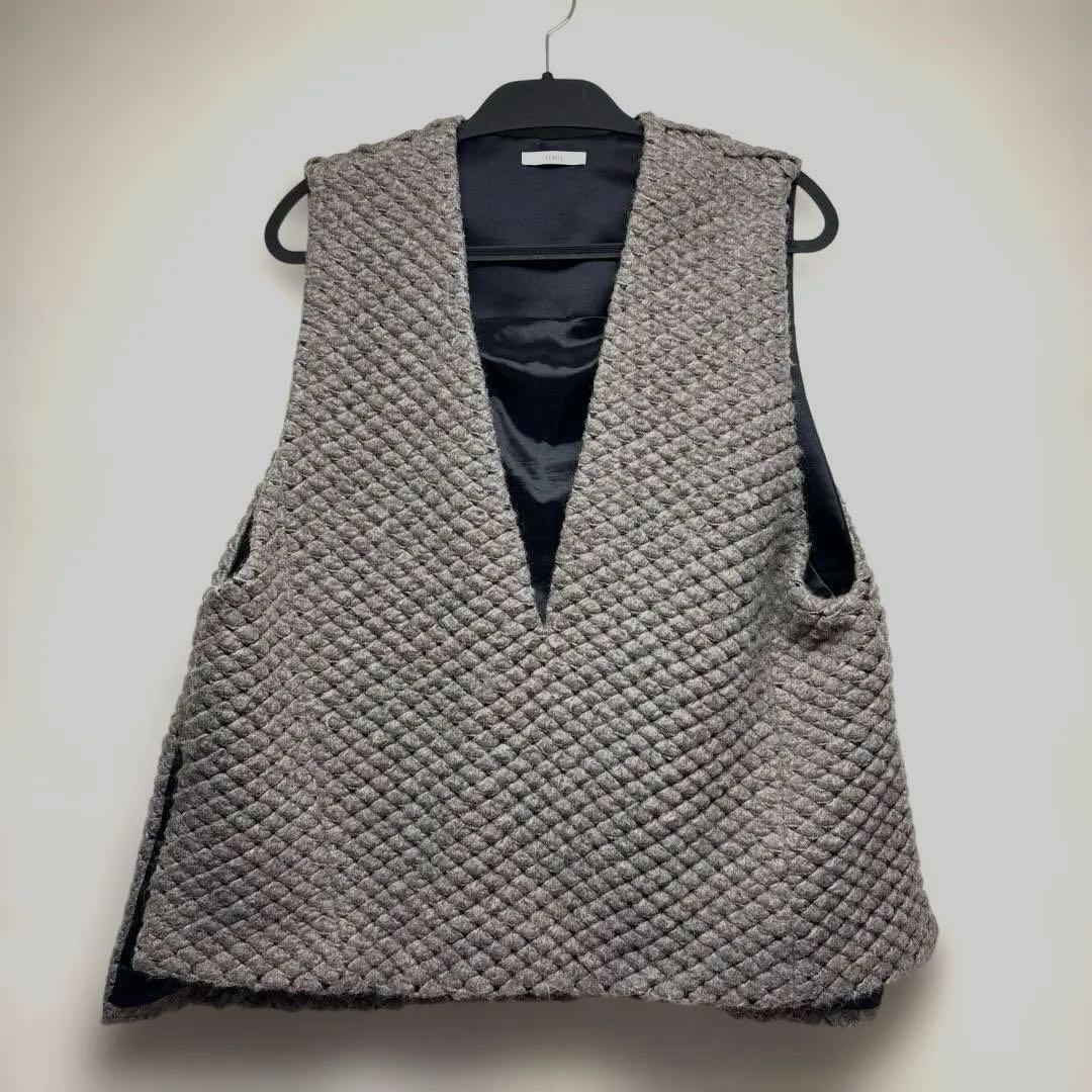 【LE PHIL】　Vネック　ベスト