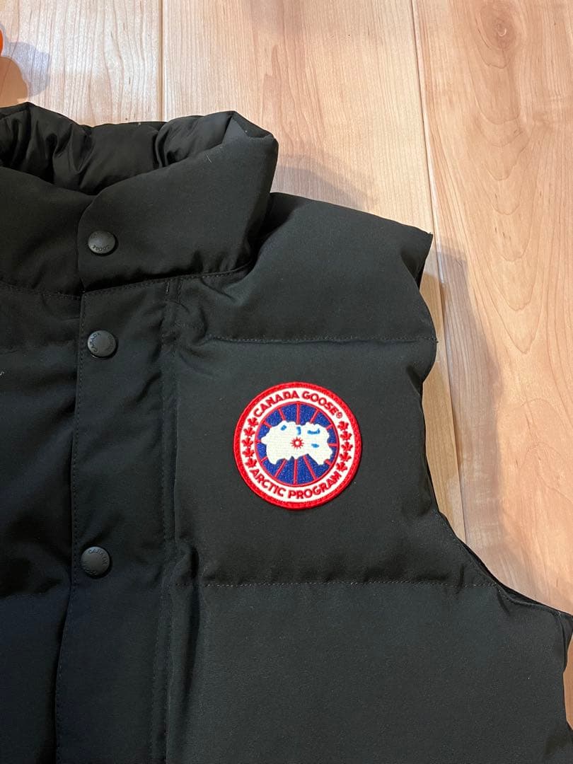 【当日または翌日発送】   カナダグース ダウンベスト　黒
