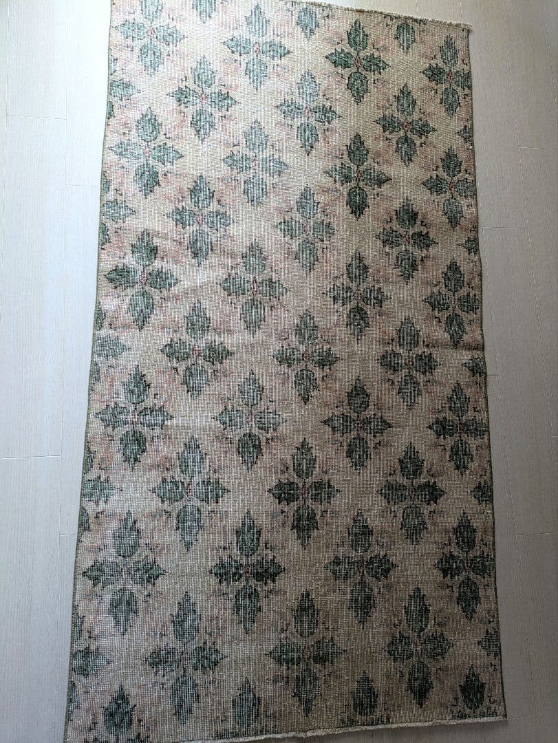 109×201 落ち着きベージュ　リーフ柄　トルコヴィンテージラグ