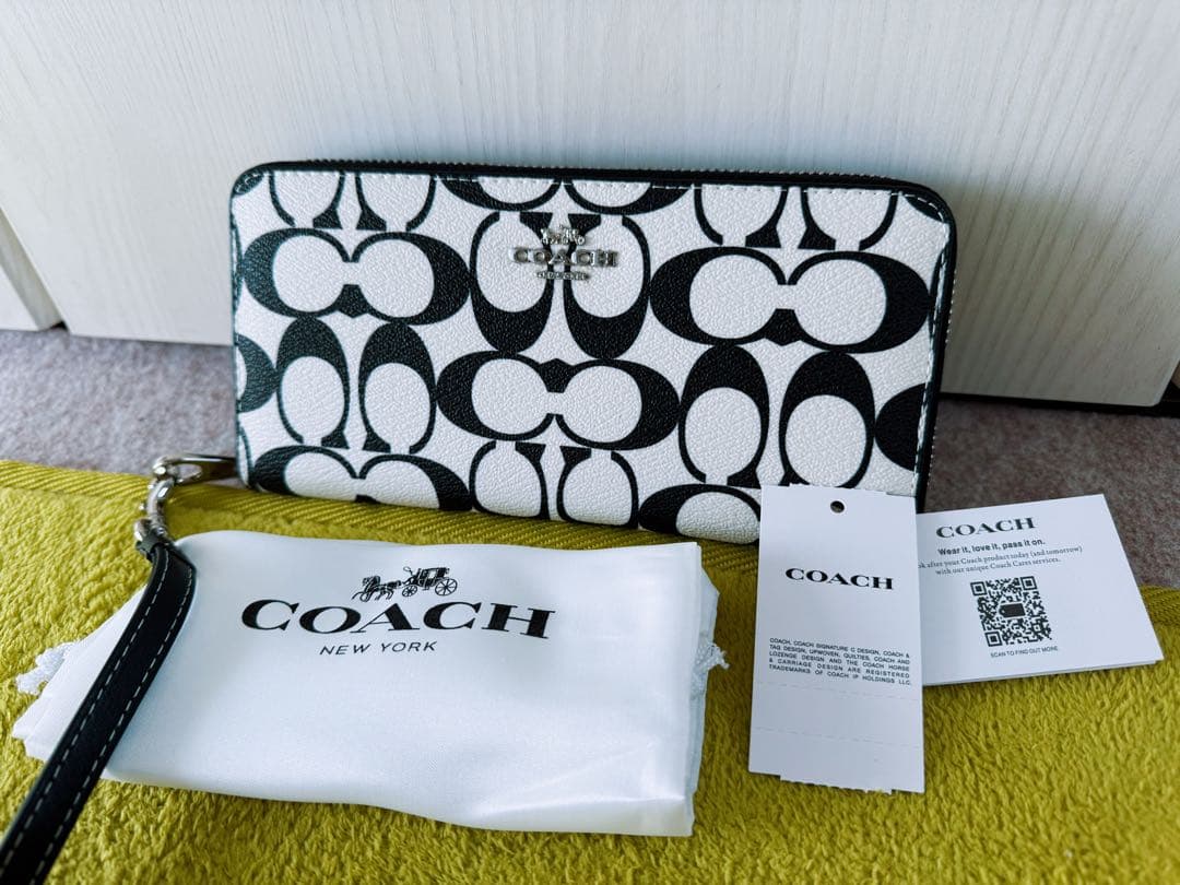 COACH モノグラム長財布 ホワイト/ブラック