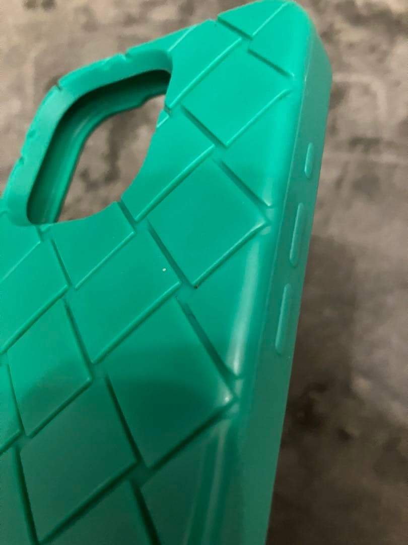BOTTEGA VENETA グリーン　シリコンケース　16pro