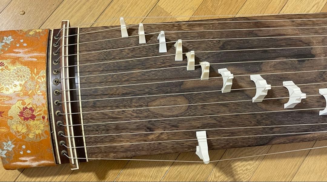 【良品】お琴 13弦 並甲 すだれ彫り 琴柱付き
