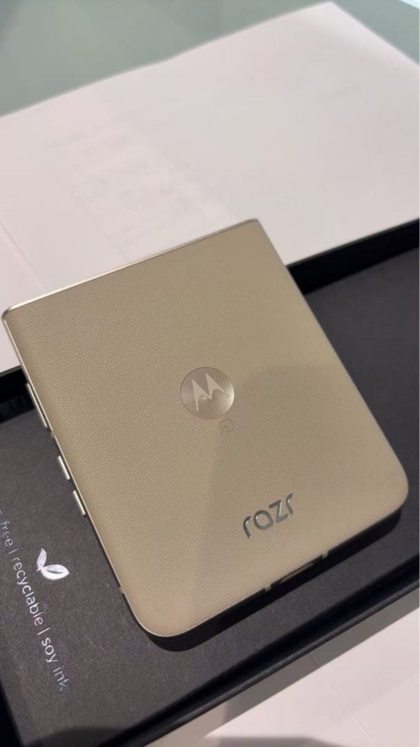 スマートフォン本体 motorola razr 50s