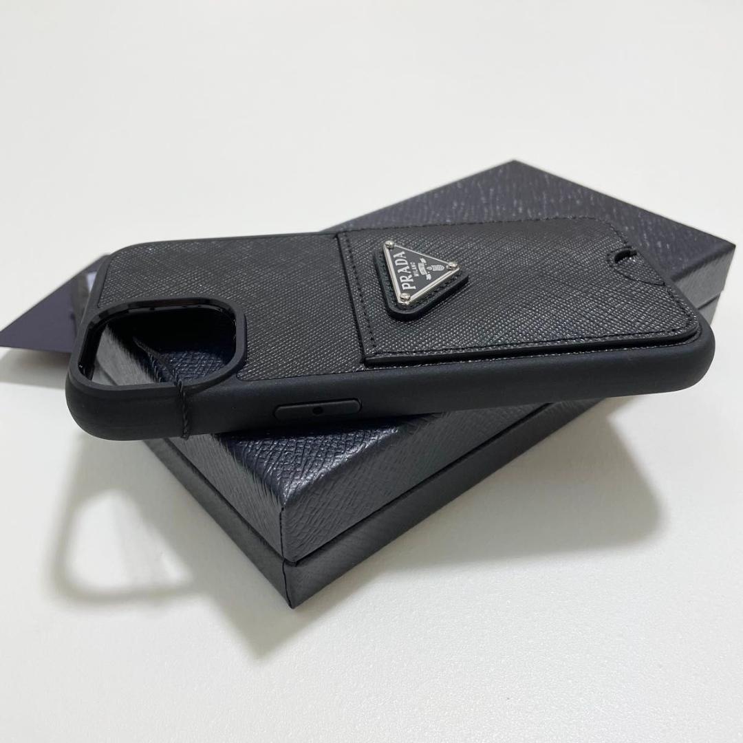 プラダ iPhone15 スマホケース NERO 黒 サフィアーノ 新品未使用