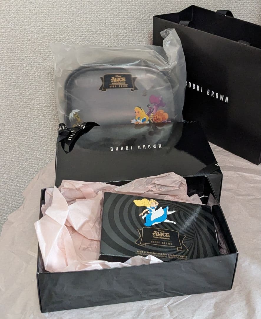 【新品・未開封】ボビイブラウン アリス アイシャドウ、ポーチ ギフト セット