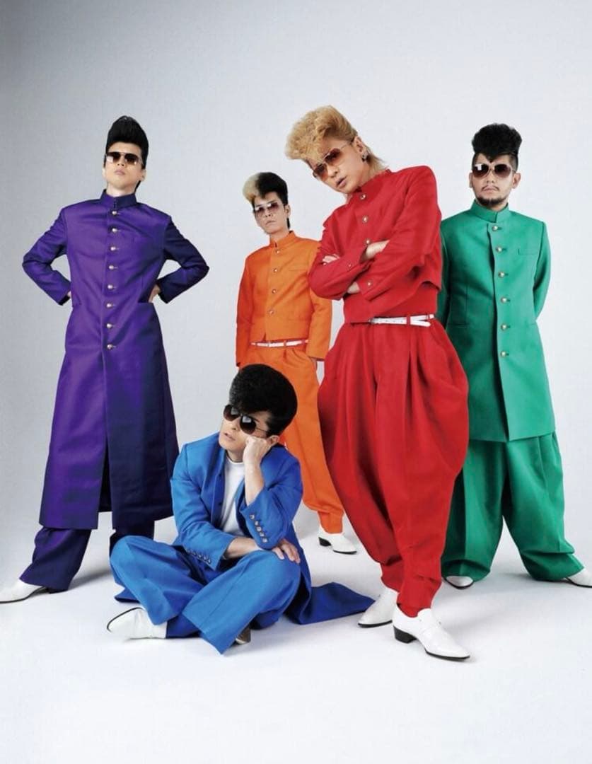 140.赤短ラン、タックズボン裾広め、ベルト白