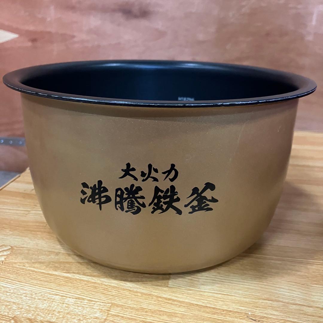 一都三県限定　配送設置無料　炊飯器　HITACHI 日立　2022年製 5.5合