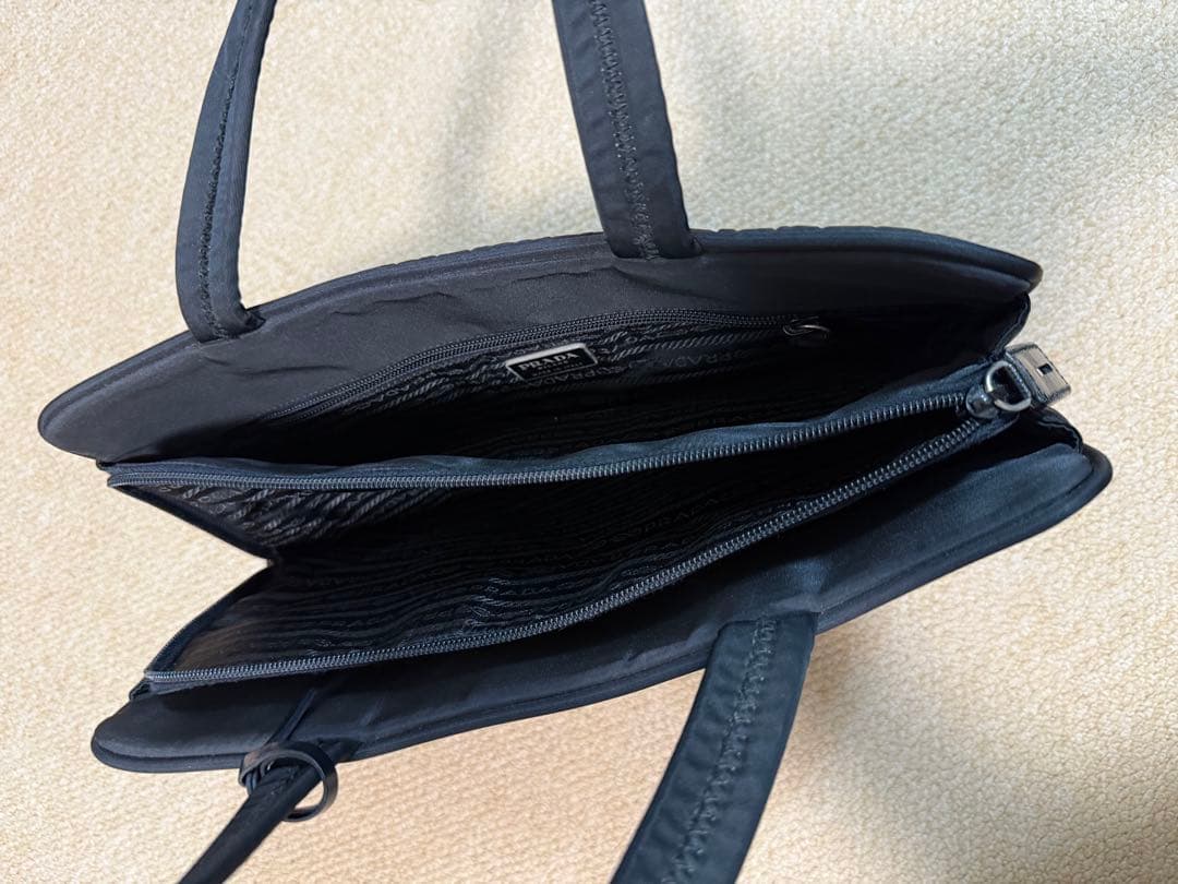 PRADA ブラック トートバッグ