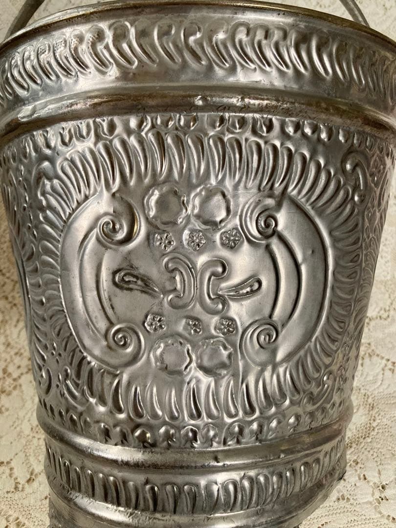 再値下　英国ヴィンテージ　味わい&存在感♪ブリキ打出し装飾インテリアバケツ　難有