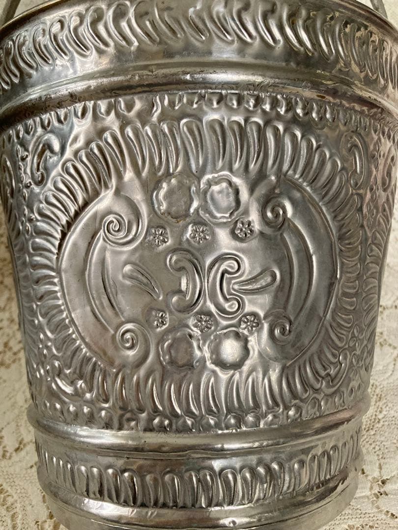 再値下　英国ヴィンテージ　味わい&存在感♪ブリキ打出し装飾インテリアバケツ　難有