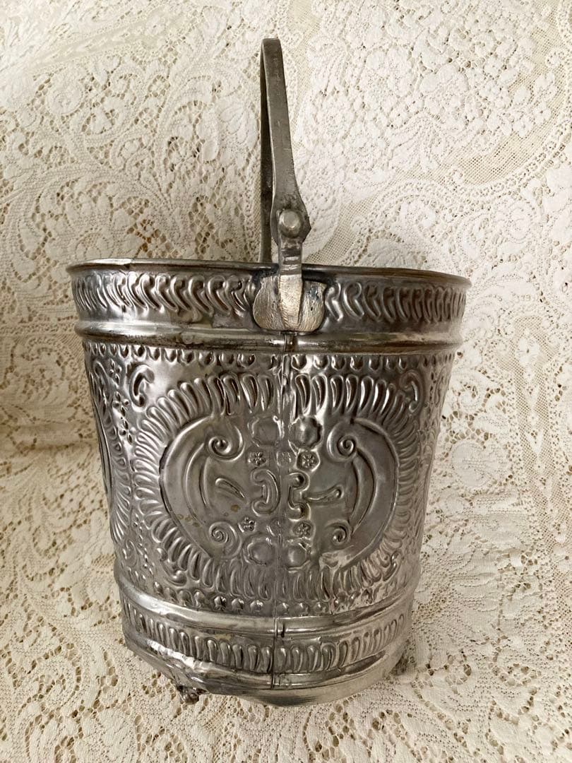 再値下　英国ヴィンテージ　味わい&存在感♪ブリキ打出し装飾インテリアバケツ　難有