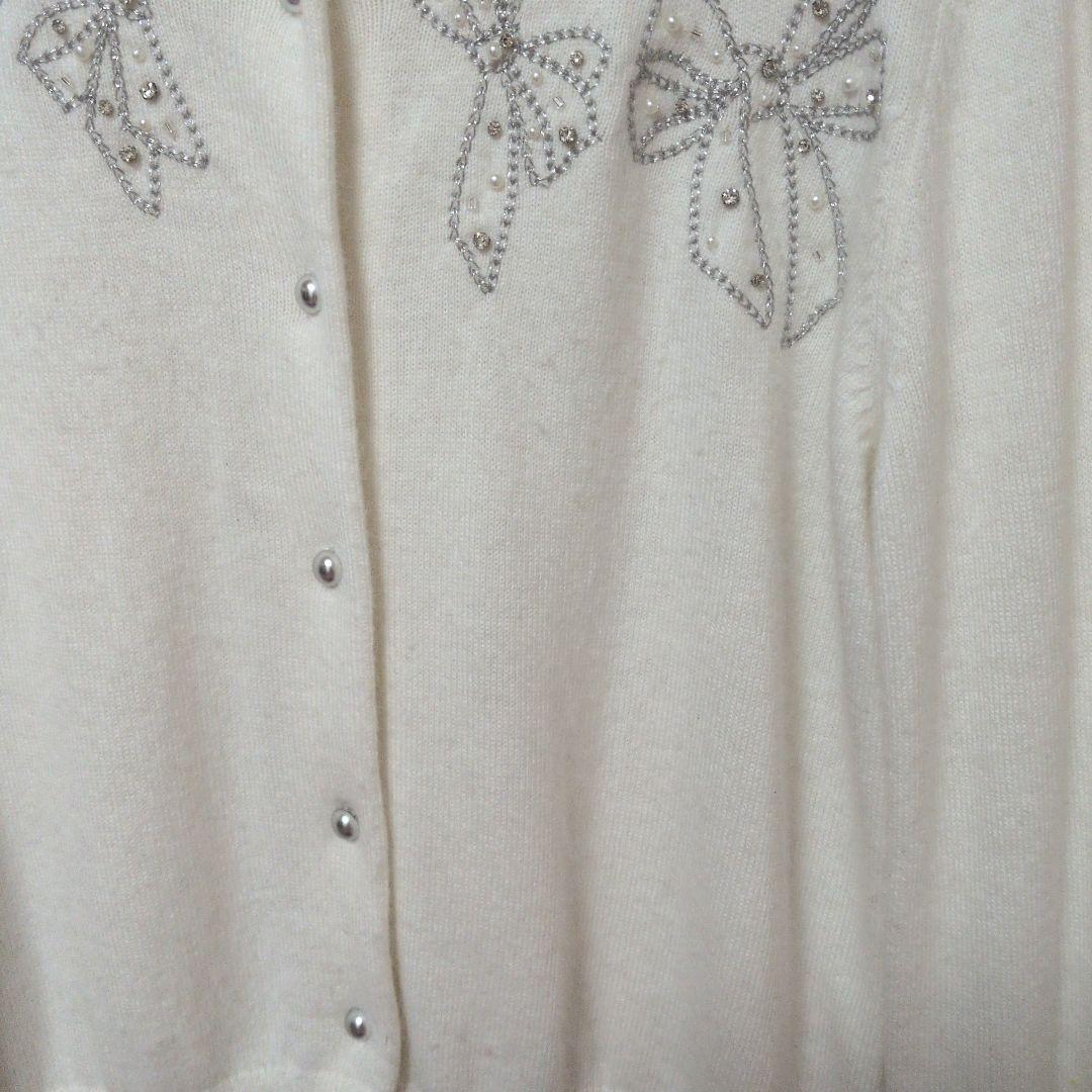 ストロベリーフィールズリボンビジュー付きホワイトカーディガン