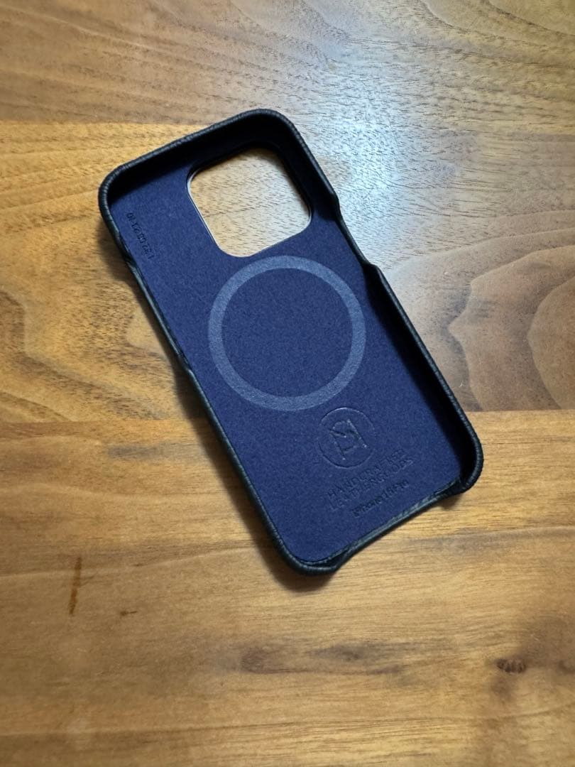 MAISON de SABRÉ スマホケース 黒 iPhone15Pro 対応