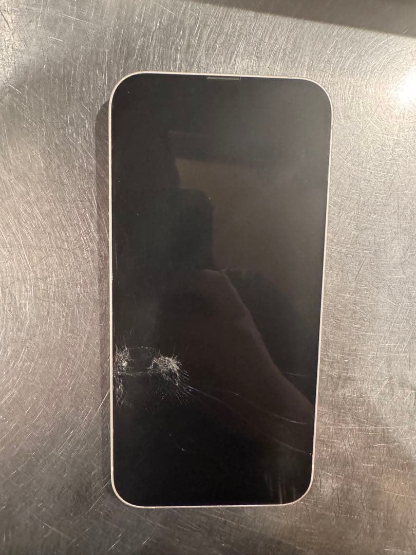 Apple iPhone 14 plus スターライトひびがある