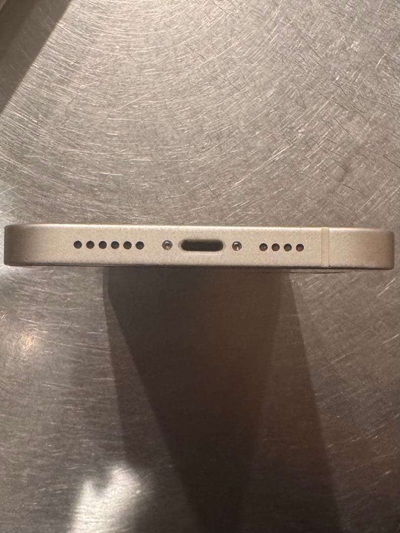 Apple iPhone 14 plus スターライトひびがある