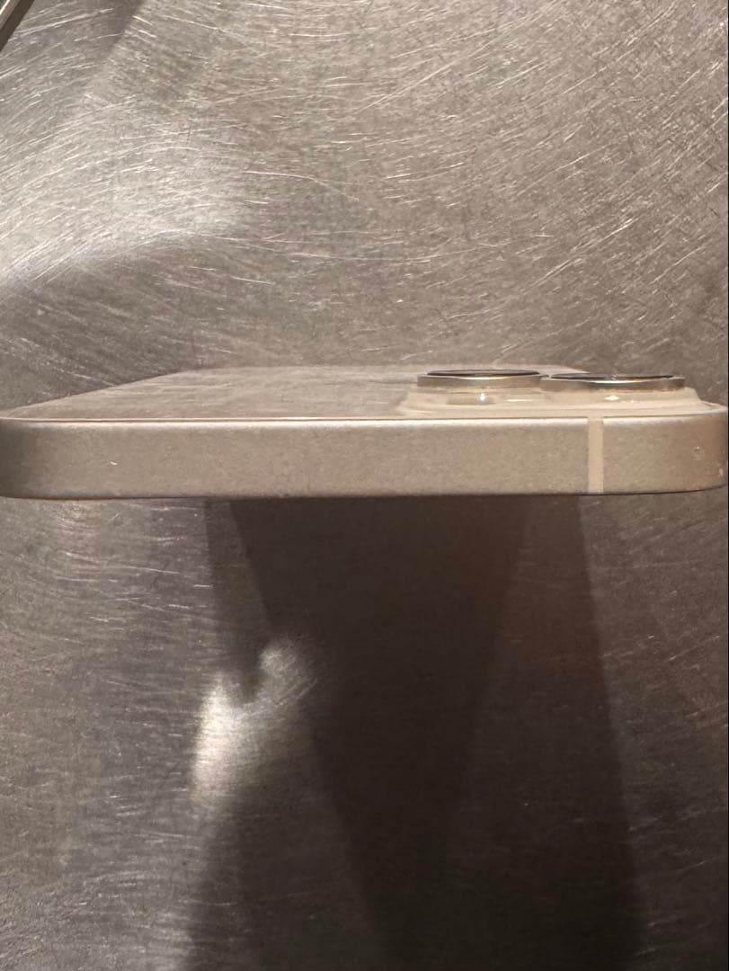 Apple iPhone 14 plus スターライトひびがある