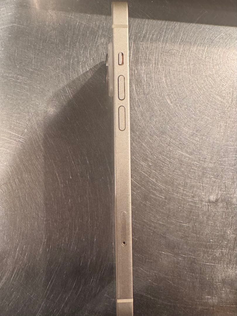 Apple iPhone 14 plus スターライトひびがある