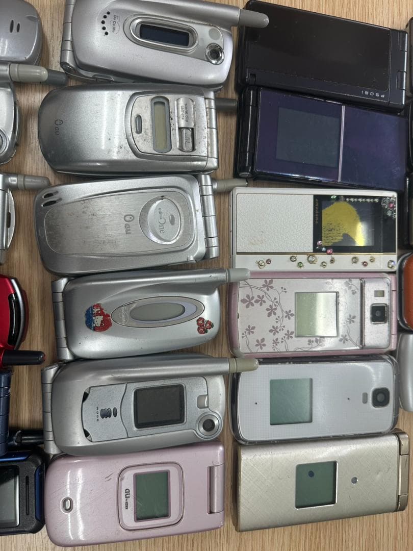 む*！様 折りたたみ式携帯電話23台セット　ガラケーまとめ　ドコモ　au