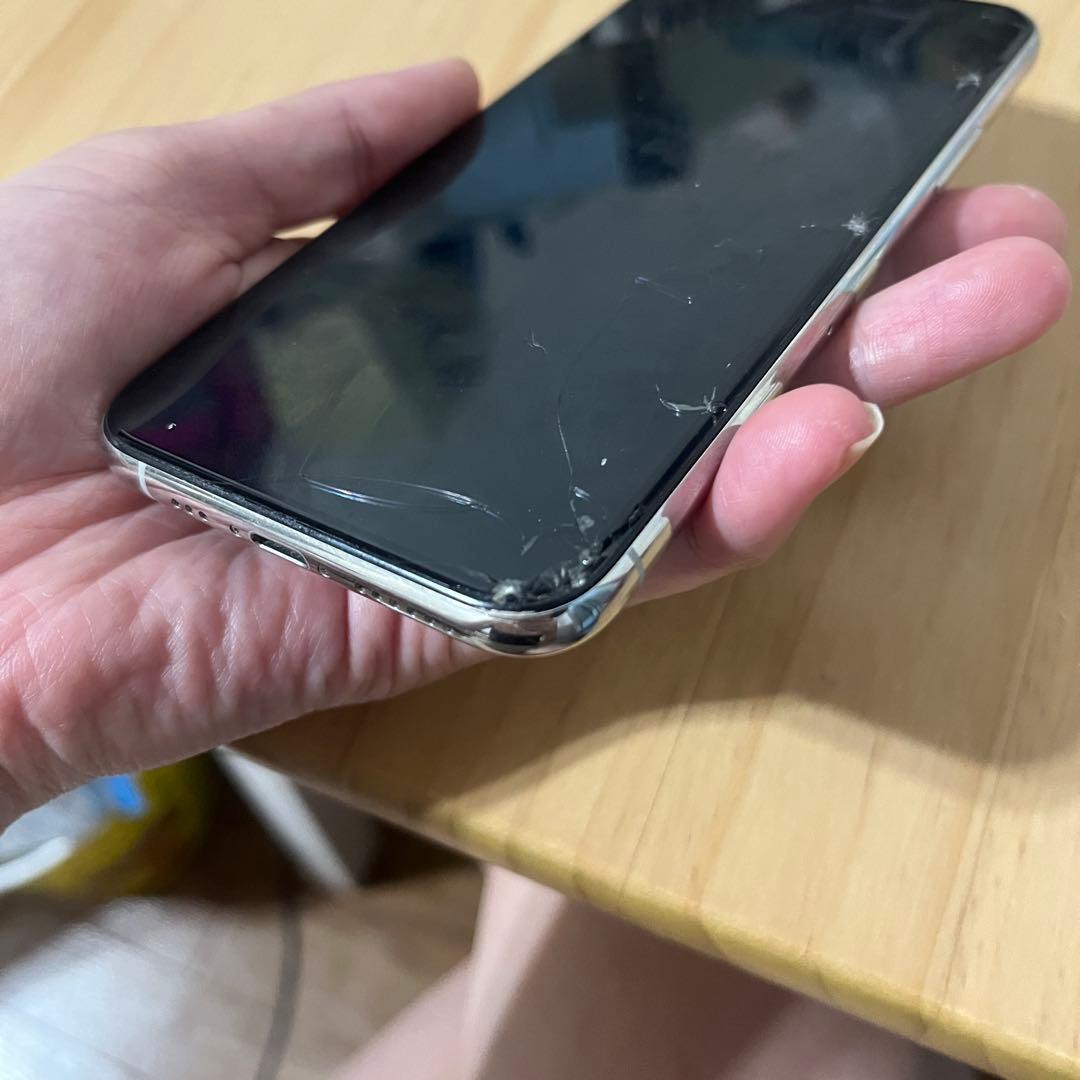 た*い様 Apple iPhone 11 Pro ホワイト 本体