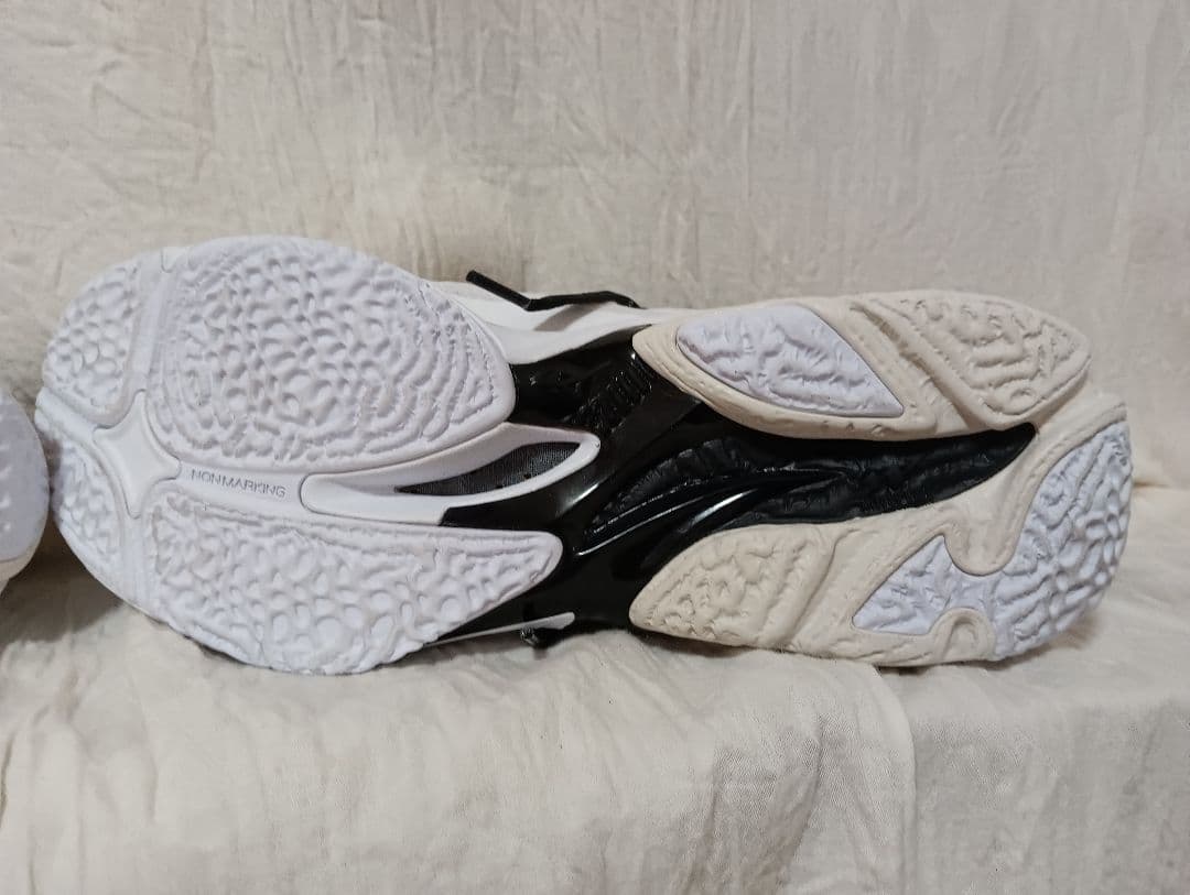 ミズノバレーボールシューズ ウェーブライトニング Z8 WIDE 26.5センチ