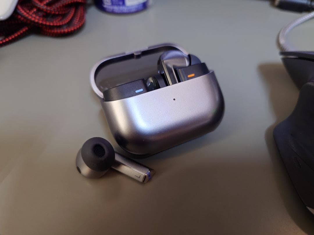 Galaxy buds3 pro 中古 ケース微キズ