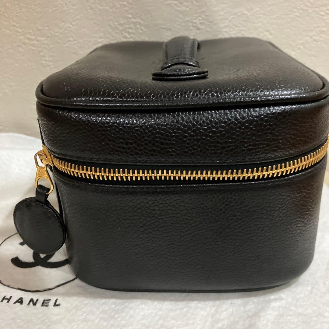 CHANEL ブラック レザー ボックスバッグ