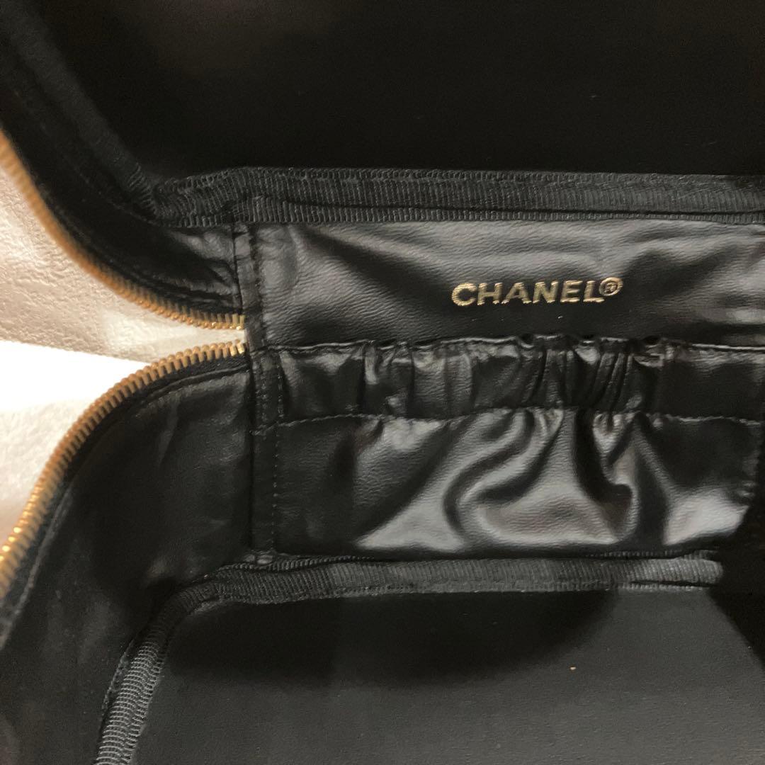 CHANEL ブラック レザー ボックスバッグ