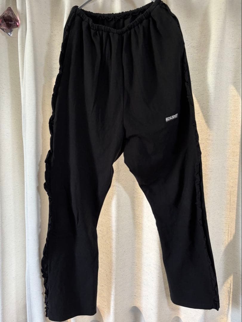 holiday スーパーファインドライフリルパンツ　黒