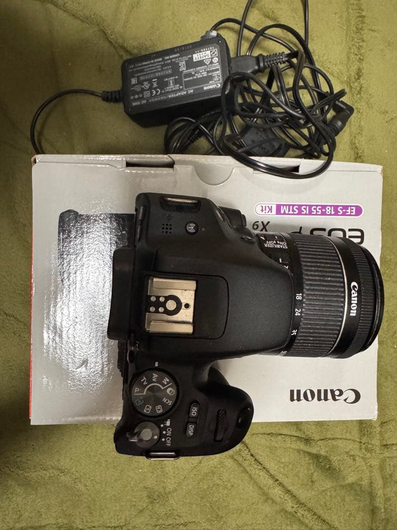 Canon EOS Kiss X9 デジタル一眼レフカメラ　中古