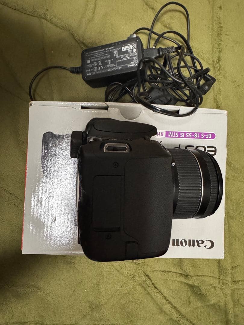 Canon EOS Kiss X9 デジタル一眼レフカメラ　中古