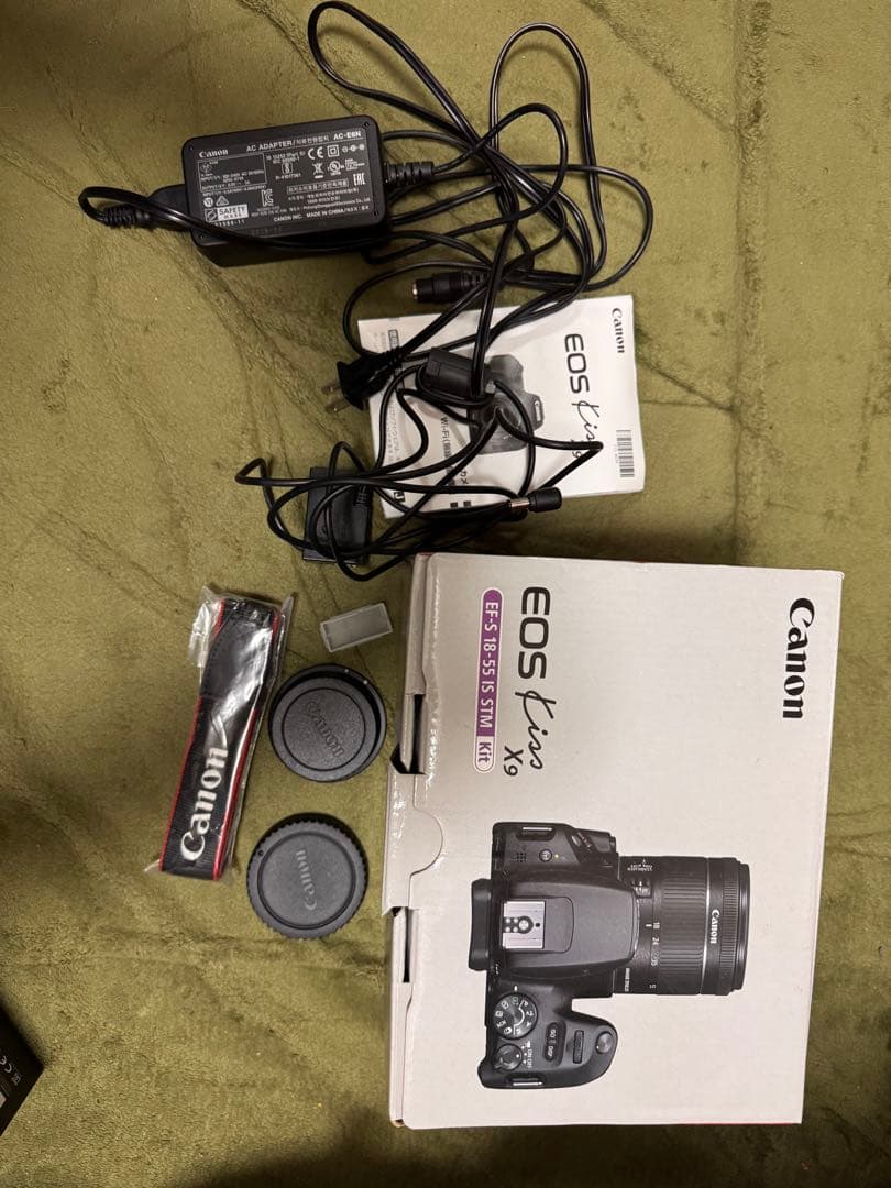 Canon EOS Kiss X9 デジタル一眼レフカメラ　中古