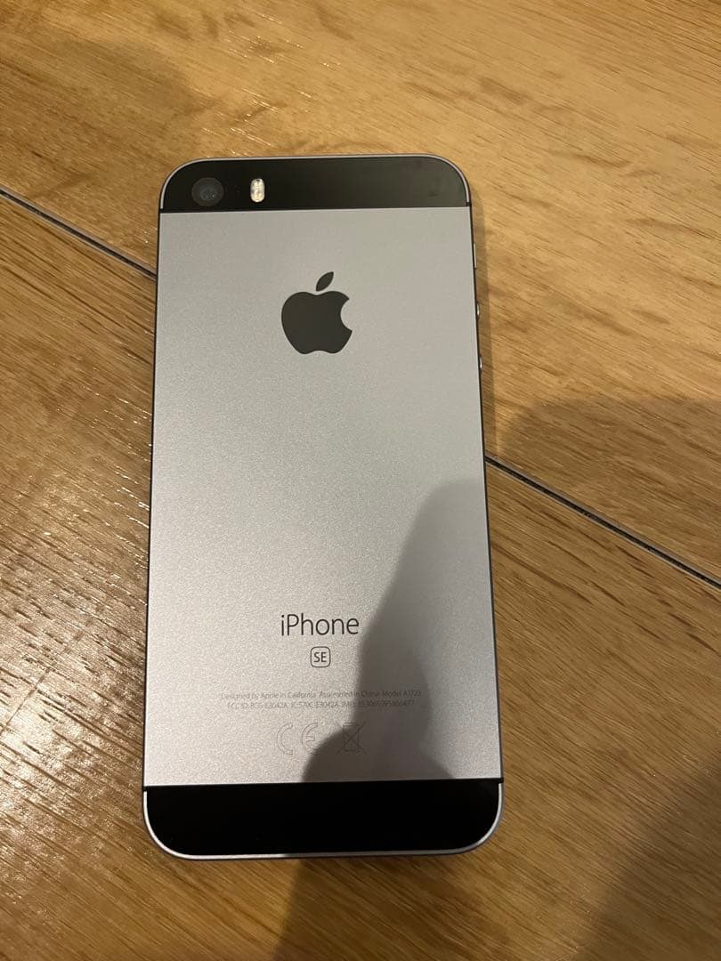 Apple iPhone SE スペースグレー 本体　32GB SIMフリー