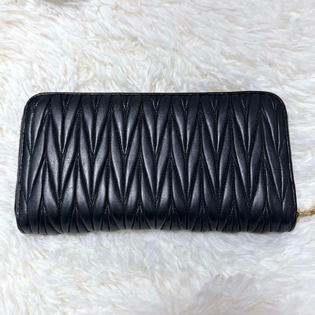 miumiu♡マテラッセ ブラック 長財布 ラウンドファスナー ゴールドロゴ 黒