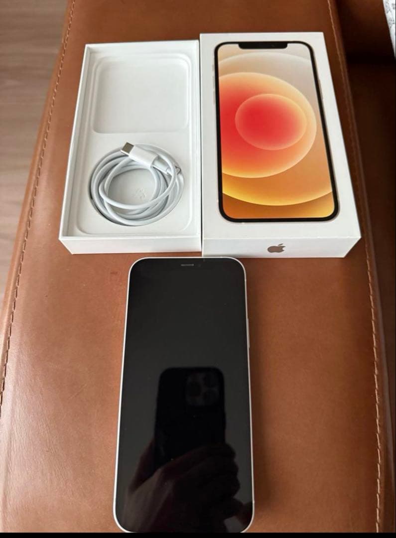 Apple iPhone 12 ホワイト本体 充電ケーブル付き