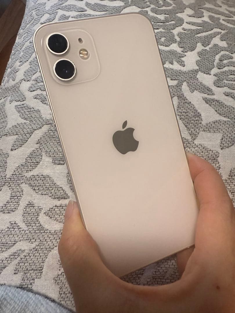 Apple iPhone 12 ホワイト本体 充電ケーブル付き