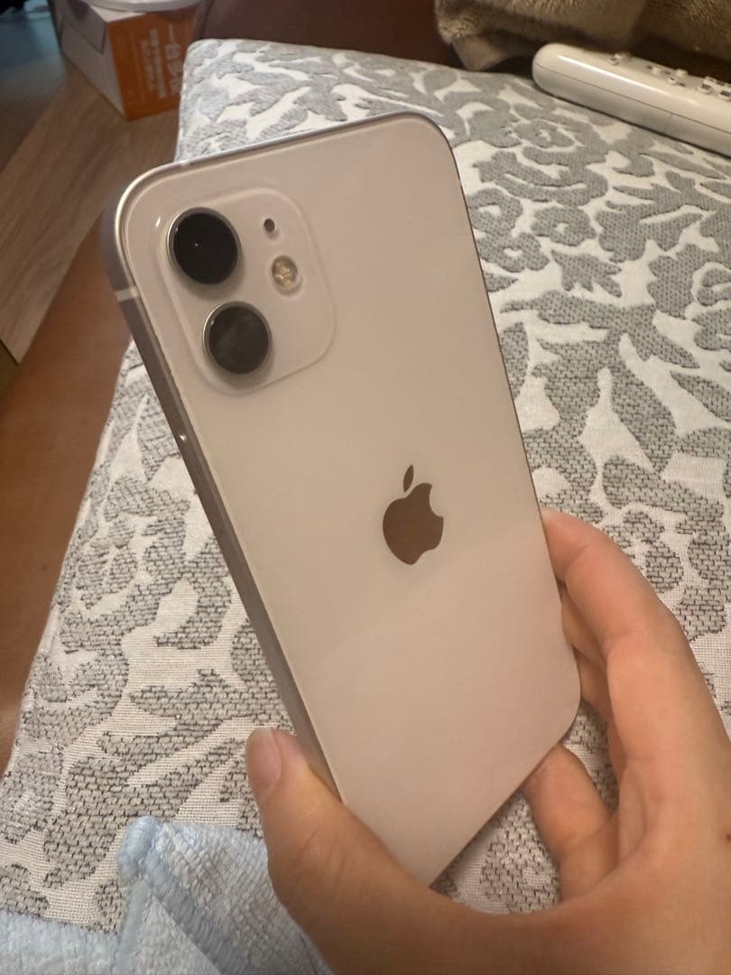 Apple iPhone 12 ホワイト本体 充電ケーブル付き