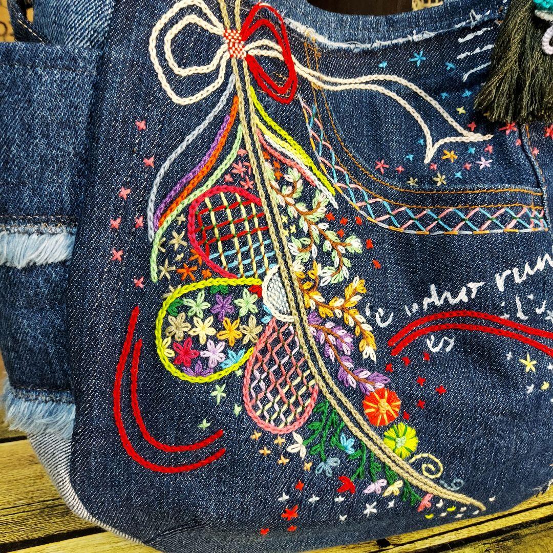 【Kura】刺繍デニムバック　No.650　デニムリメイク　刺繍バック