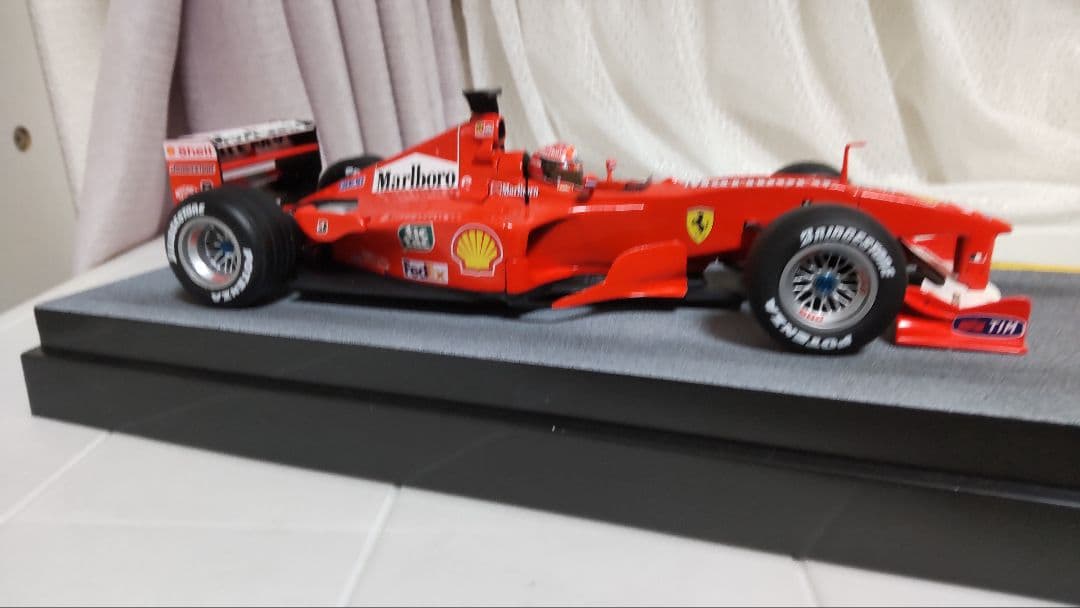 1/18 F1-2000 シューマッハ フェラーリ