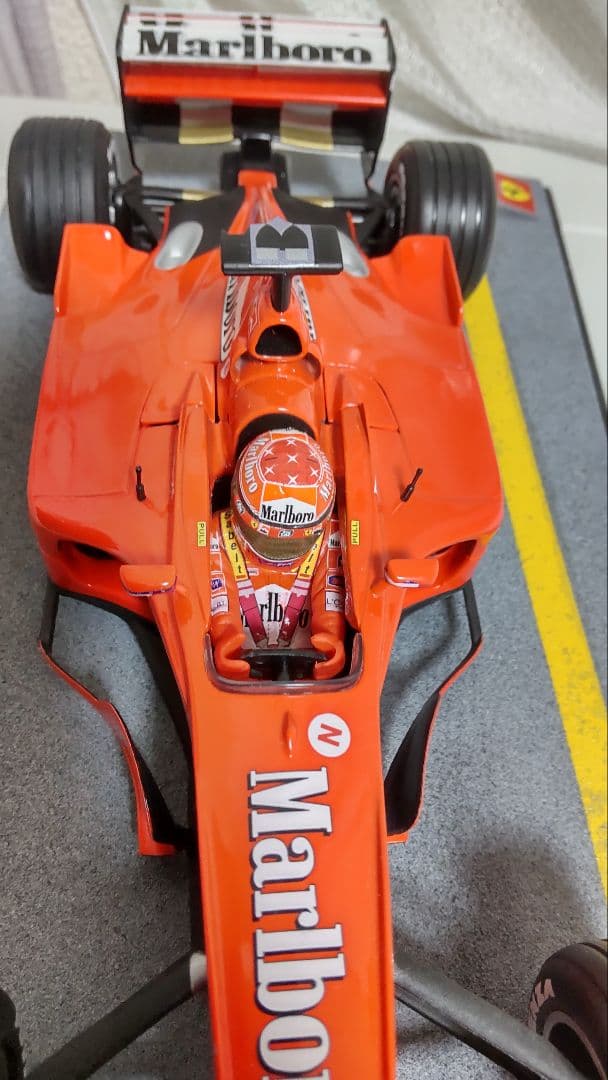 1/18 F1-2000 シューマッハ フェラーリ
