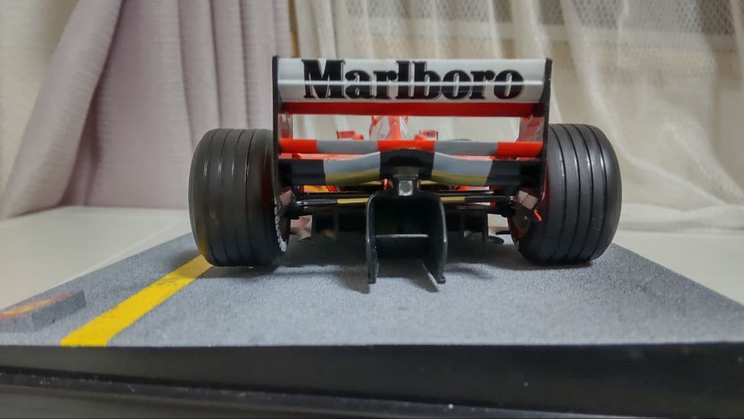 1/18 F1-2000 シューマッハ フェラーリ