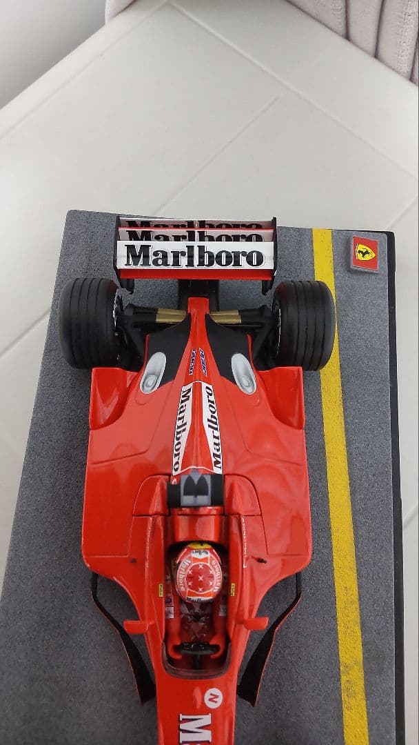 1/18 F1-2000 シューマッハ フェラーリ